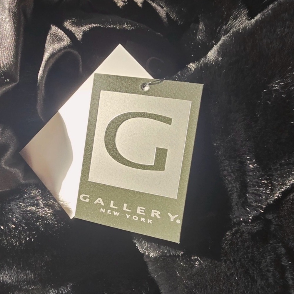 Gallery New York NWT Black Faux Fur Hooded Coat Style GF21361M
Women's Medium - Picture 7 of 16